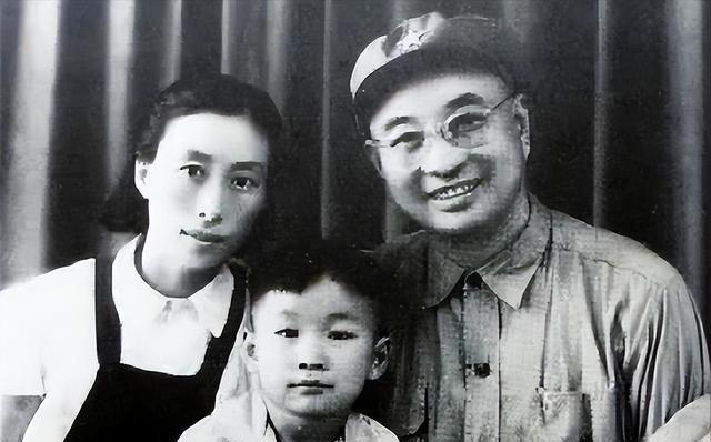 1959年，中央同志找陈赓谈话，提出让他退居二线的要求，陈赓当即直言：这不是开玩笑吗？__1959年，中央同志找陈赓谈话，提出让他退居二线的要求，陈赓当即直言：这不是开玩笑吗？