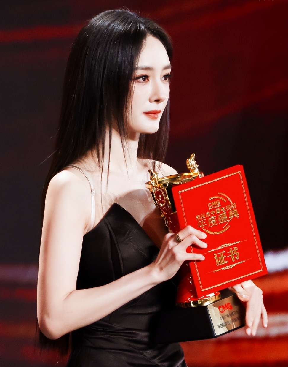 杨幂承认耽误刘恺威__杨幂回应刘恺威