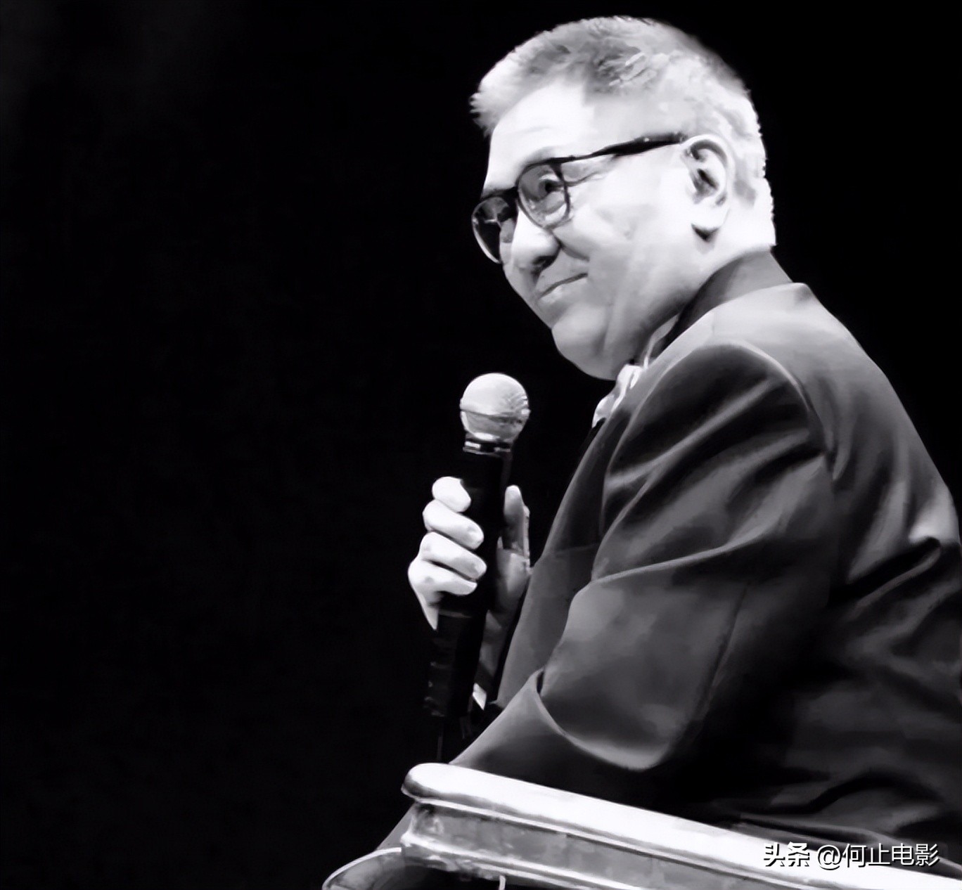 黄霑:抛弃怀孕妻子又被新欢背刺,一生低俗又贪杯,却令后世膜拜__黄霑:抛弃怀孕妻子又被新欢背刺,一生低俗又贪杯,却令后世膜拜