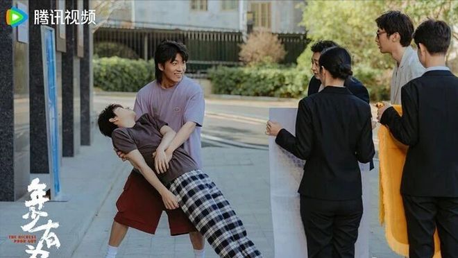 _今晚开播！24集职场轻喜剧来袭，演员阵容不错，亏钱致富新颖_今晚开播！24集职场轻喜剧来袭，演员阵容不错，亏钱致富新颖