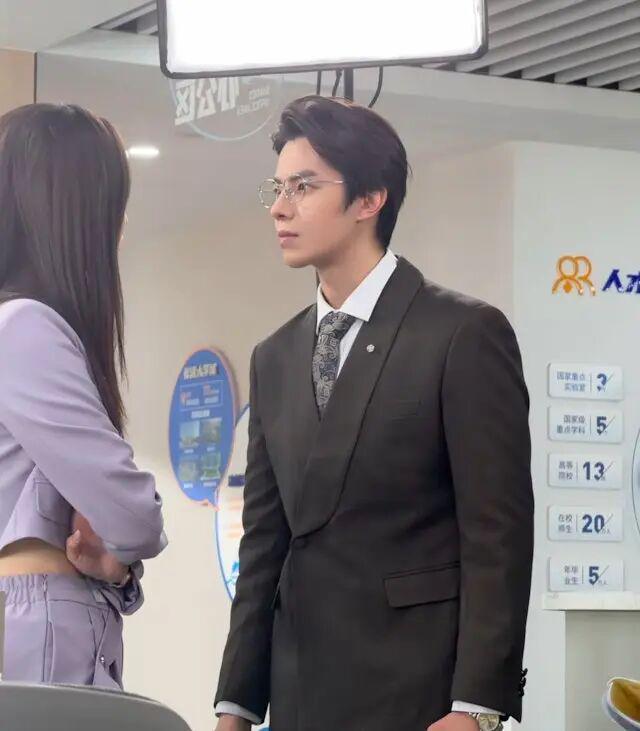 _TVB人气小生首拍内地短剧，5日拍65集每日睡3小时，直言被吓到了_TVB人气小生首拍内地短剧，5日拍65集每日睡3小时，直言被吓到了