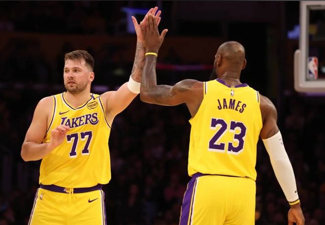 狂胜31分,爆冷30分大败!成NBA最神奇球队,总冠军又有悬念了_狂胜31分,爆冷30分大败!成NBA最神奇球队,总冠军又有悬念了_