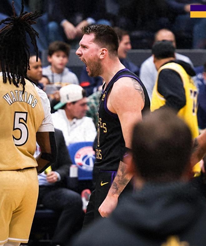 新时代得分王诞生！东契奇37+三双刷7纪录怒吼释放湖蜜：全球最强_新时代得分王诞生！东契奇37+三双刷7纪录怒吼释放湖蜜：全球最强_