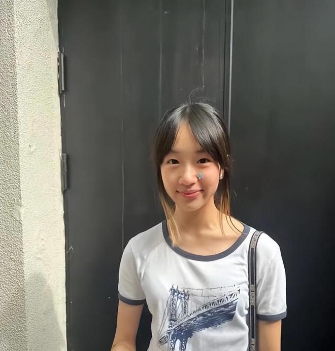 _吴尊女儿发育太猛!身材凹凸曼妙惹人羡慕,如今已成父亲的骄傲_吴尊女儿发育太猛!身材凹凸曼妙惹人羡慕,如今已成父亲的骄傲