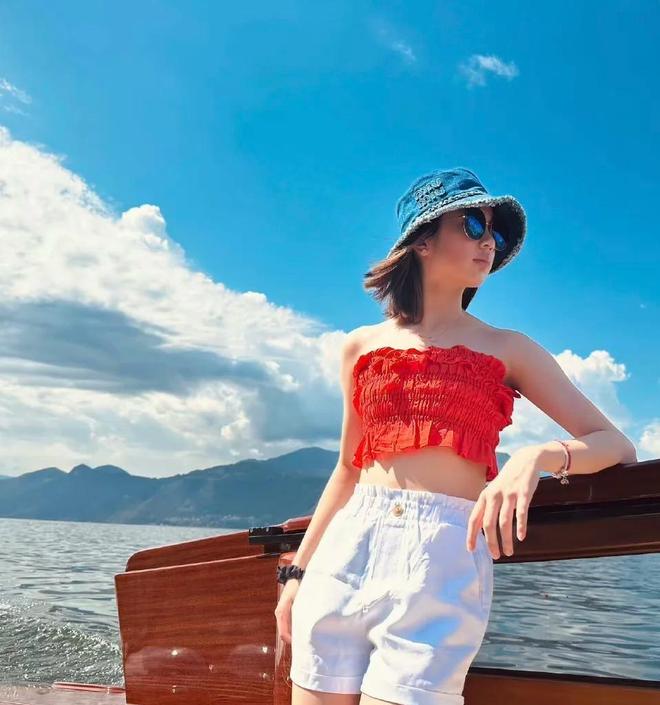 _吴尊女儿发育太猛!身材凹凸曼妙惹人羡慕,如今已成父亲的骄傲_吴尊女儿发育太猛!身材凹凸曼妙惹人羡慕,如今已成父亲的骄傲