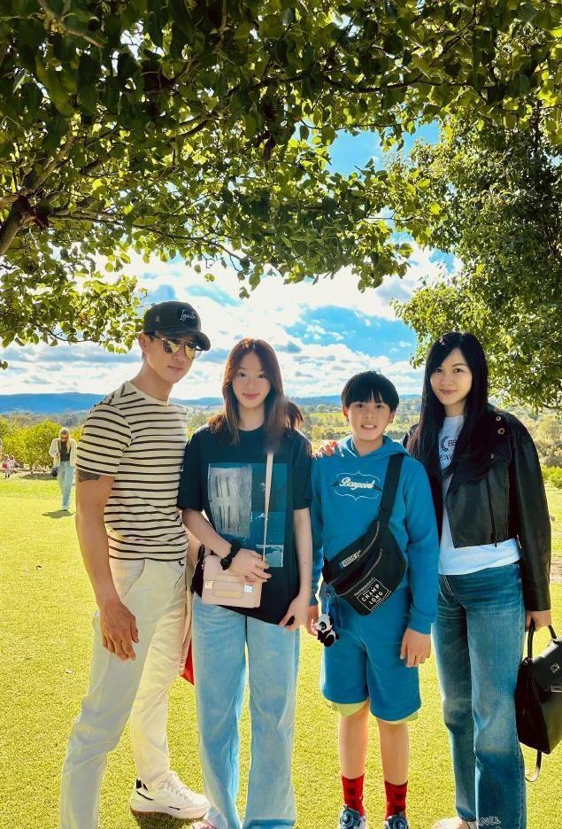 吴尊女儿发育太猛!身材凹凸曼妙惹人羡慕,如今已成父亲的骄傲_吴尊女儿发育太猛!身材凹凸曼妙惹人羡慕,如今已成父亲的骄傲_