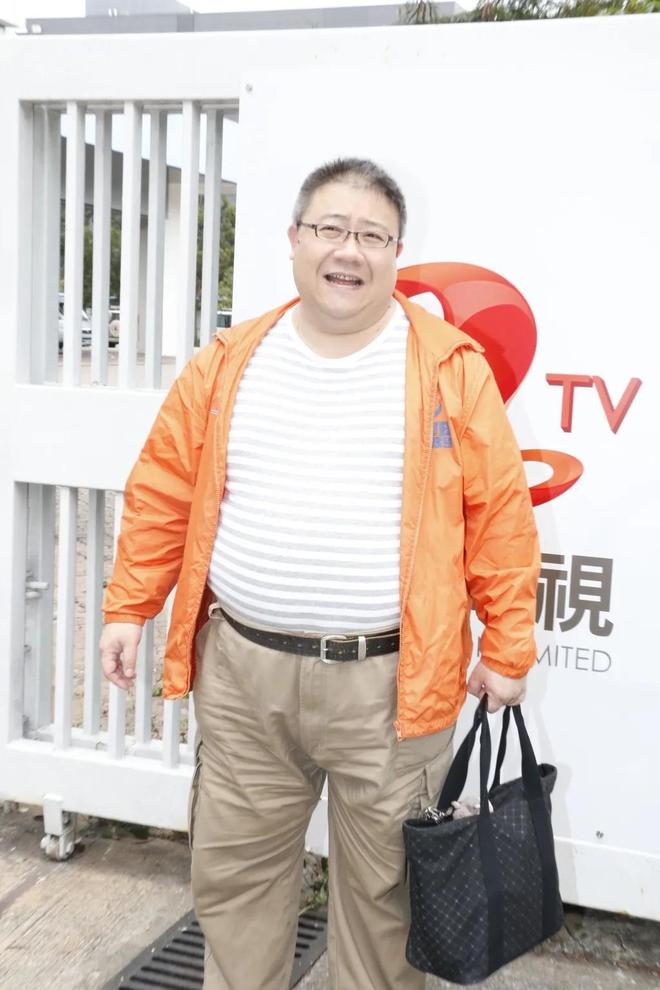 _身处低谷怎么办?64岁港星在广东老家生活曝光,给明星们提了个醒_身处低谷怎么办?64岁港星在广东老家生活曝光,给明星们提了个醒