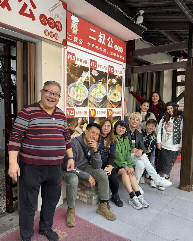 身处低谷怎么办?64岁港星在广东老家生活曝光,给明星们提了个醒_身处低谷怎么办?64岁港星在广东老家生活曝光,给明星们提了个醒_