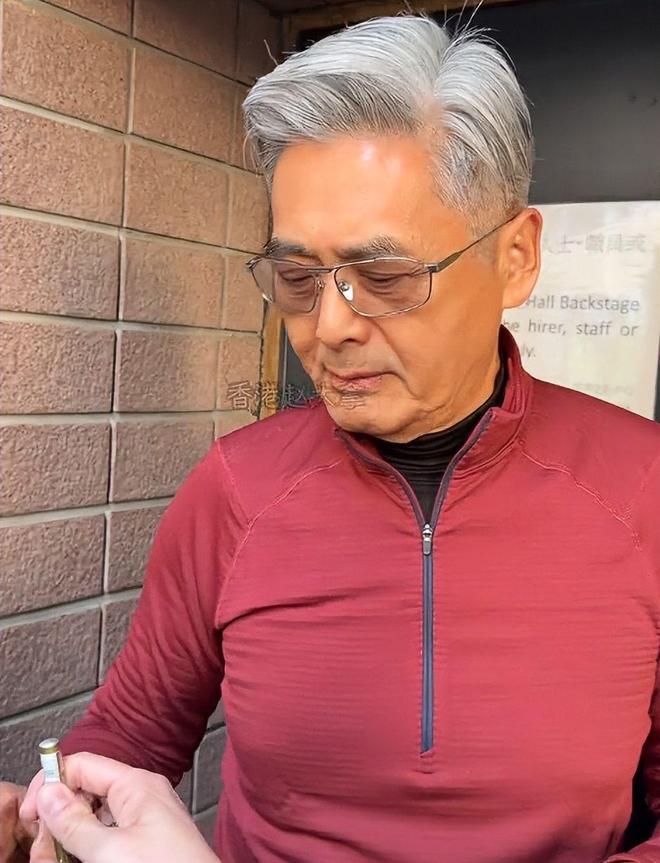 _周润发衣服_周润发打扮