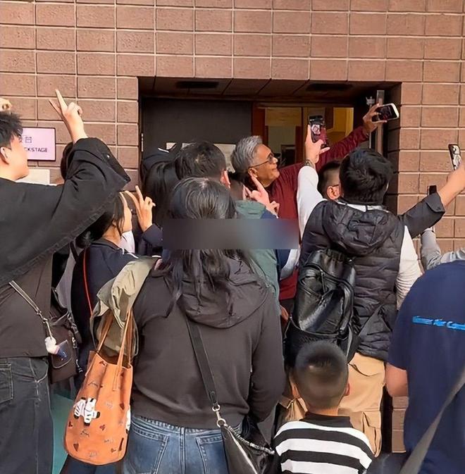 周润发衣服__周润发打扮