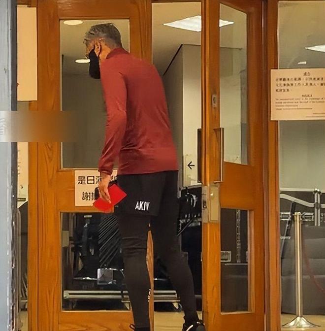 周润发打扮_周润发衣服_