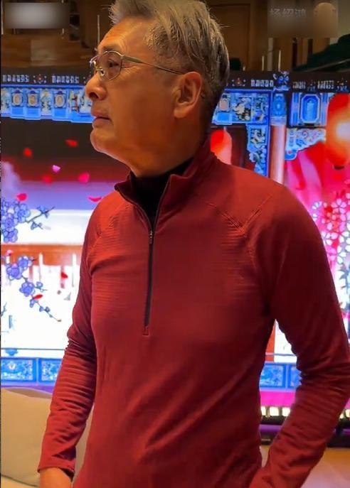 周润发衣服_周润发打扮_