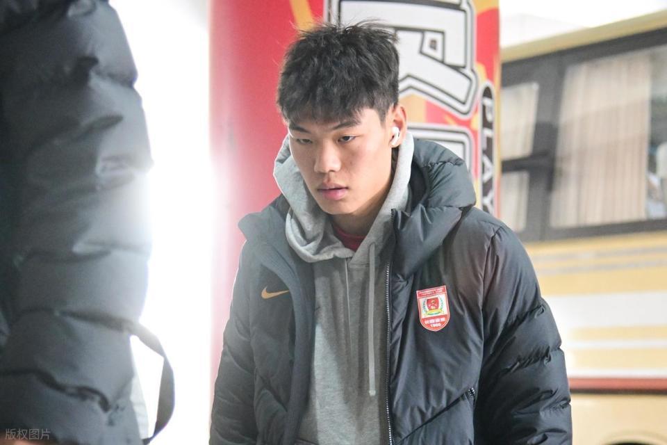 鲁能边后卫__山东鲁能中后卫