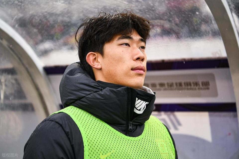 鲁能边后卫__山东鲁能中后卫