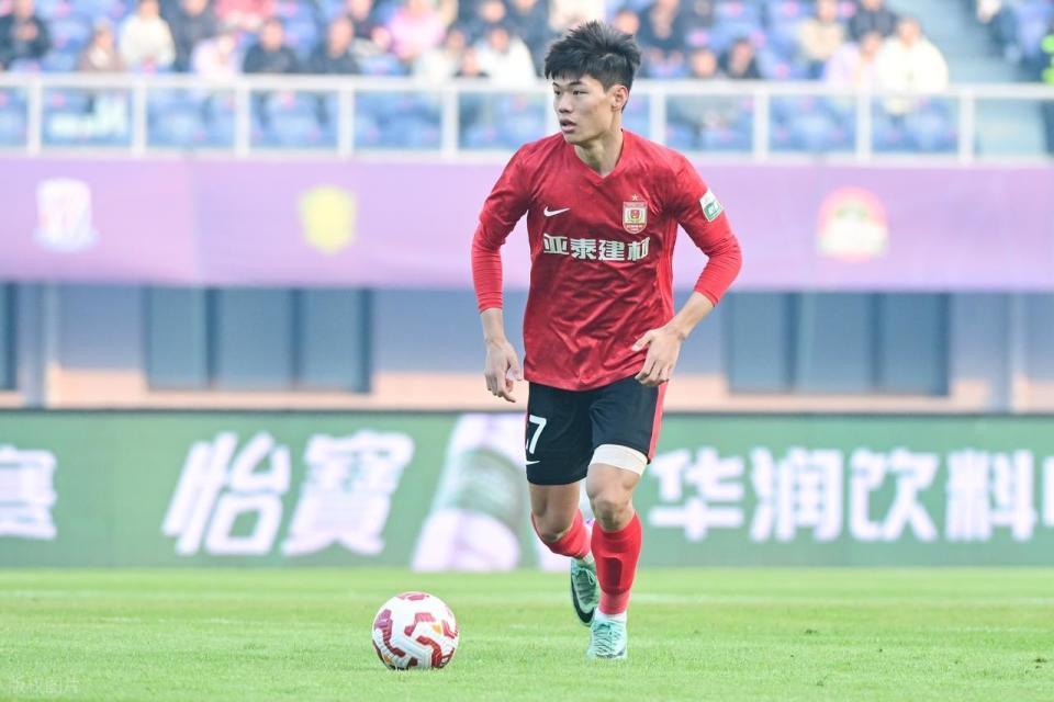 山东鲁能中后卫__鲁能边后卫