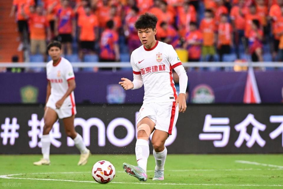 山东鲁能中后卫_鲁能边后卫_