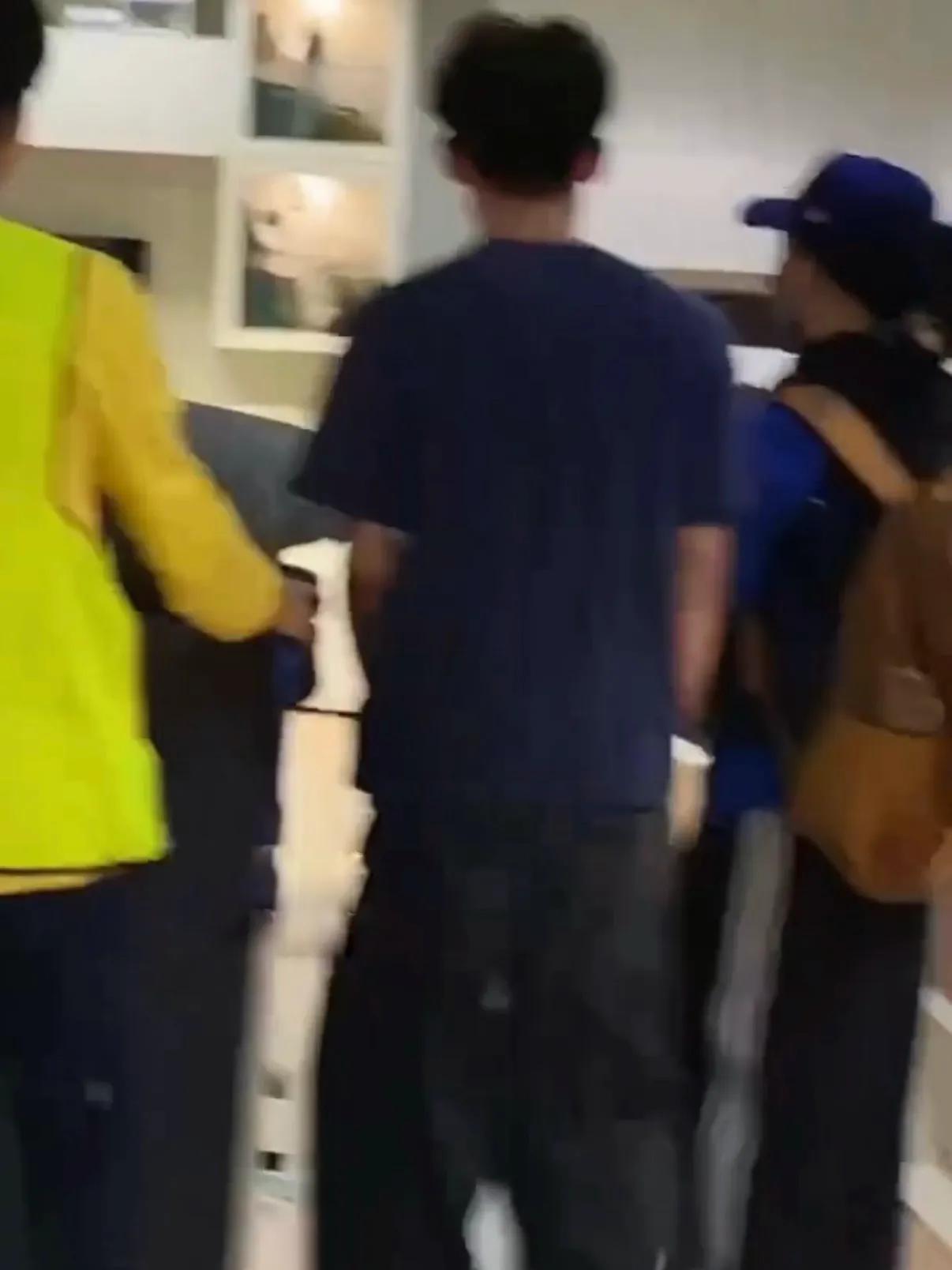 张柏芝和大儿子逛澳洲宜家,Lucas高大帅气,随性松弛很像谢霆锋_张柏芝和大儿子逛澳洲宜家,Lucas高大帅气,随性松弛很像谢霆锋_