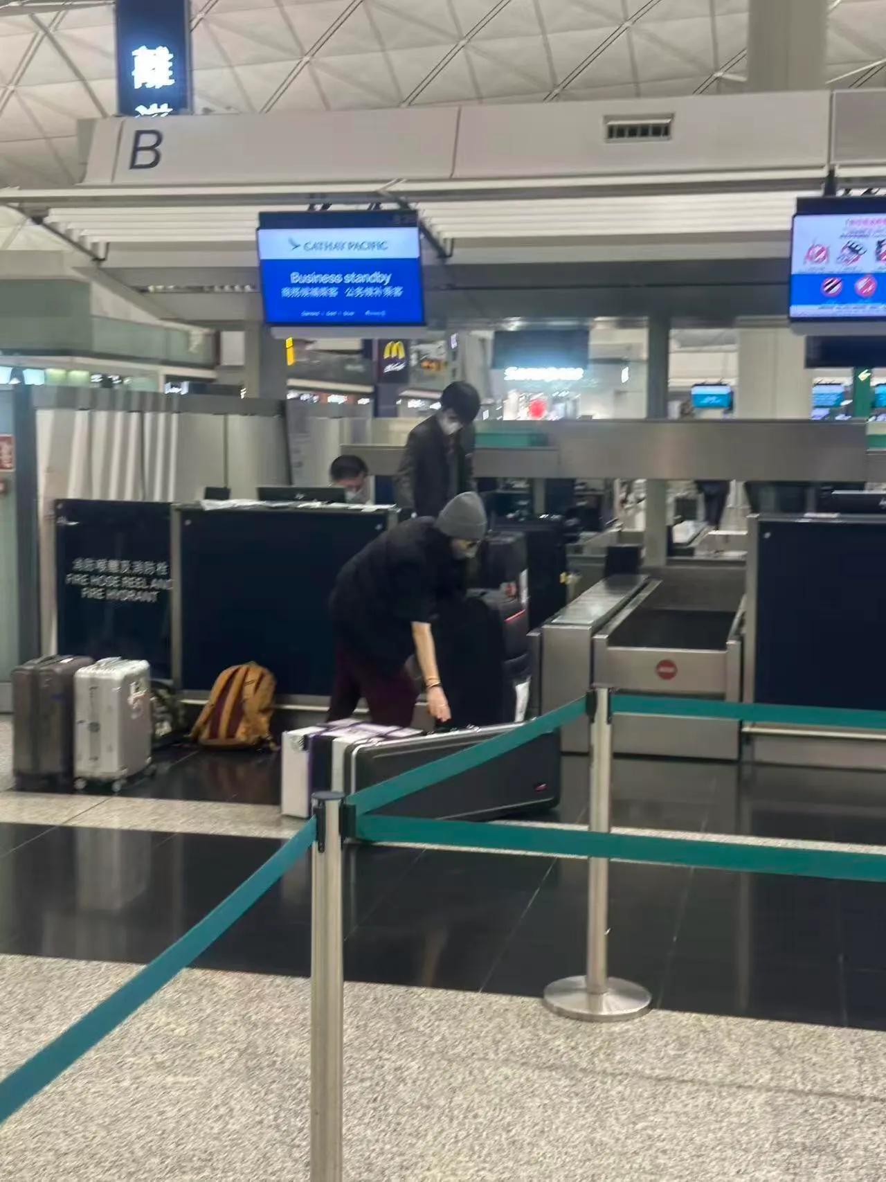 张柏芝和大儿子逛澳洲宜家,Lucas高大帅气,随性松弛很像谢霆锋__张柏芝和大儿子逛澳洲宜家,Lucas高大帅气,随性松弛很像谢霆锋