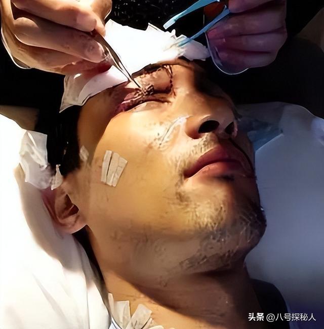 20年前，张冕为护胡歌离世，胡歌许诺赡养其父母，如今他做到了吗__20年前，张冕为护胡歌离世，胡歌许诺赡养其父母，如今他做到了吗