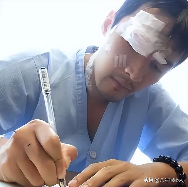 _20年前，张冕为护胡歌离世，胡歌许诺赡养其父母，如今他做到了吗_20年前，张冕为护胡歌离世，胡歌许诺赡养其父母，如今他做到了吗