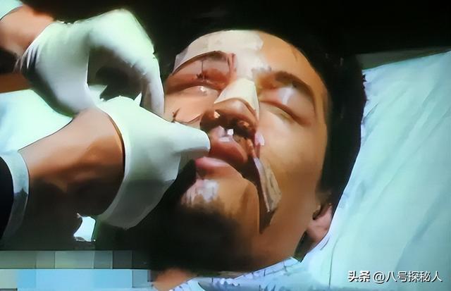 20年前，张冕为护胡歌离世，胡歌许诺赡养其父母，如今他做到了吗_20年前，张冕为护胡歌离世，胡歌许诺赡养其父母，如今他做到了吗_