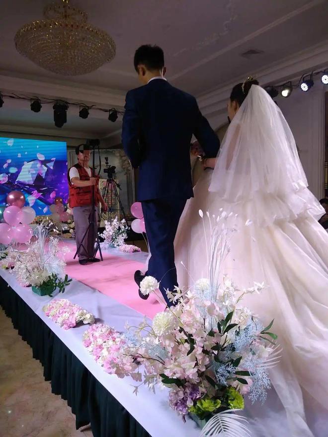 婚礼当天新娘跑了__新娘被闹