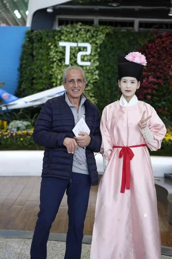 白云机场安检员风采__白云机场安检多少钱一个月