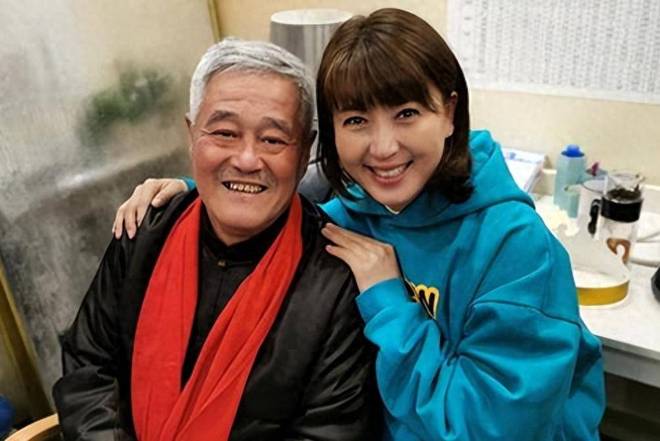 闫学晶的老公是谁__闫学晶跟梁红什么关系