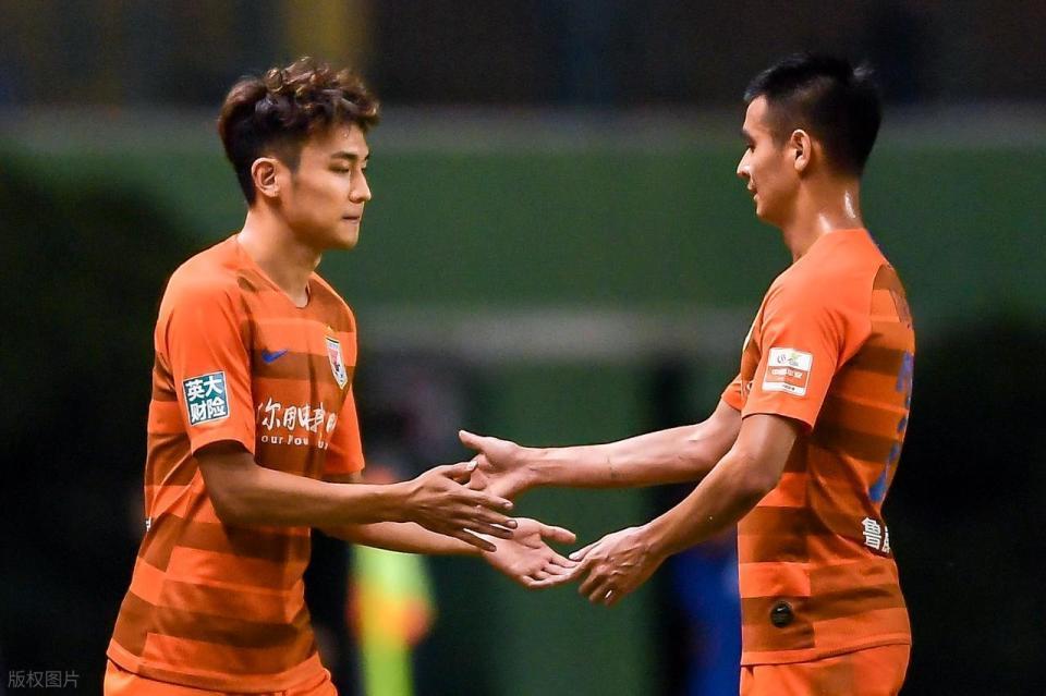 _于根伟慌了？津门虎深陷降级泥潭，顾不上年轻化，又签两名老将_于根伟慌了？津门虎深陷降级泥潭，顾不上年轻化，又签两名老将