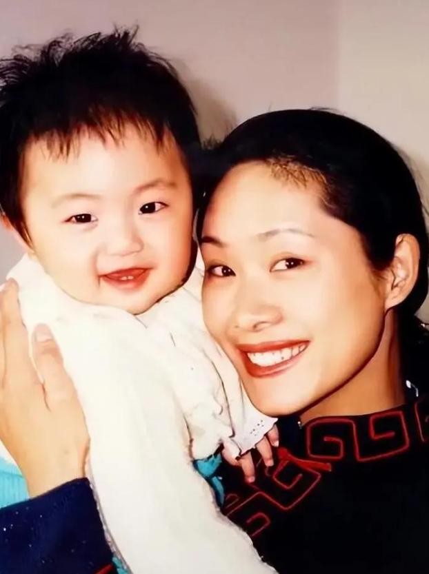 59岁于文华现状：与丈夫住农村，穿着朴素赶大集，享受田园生活__59岁于文华现状：与丈夫住农村，穿着朴素赶大集，享受田园生活