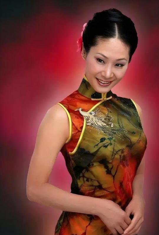 59岁于文华现状：与丈夫住农村，穿着朴素赶大集，享受田园生活_59岁于文华现状：与丈夫住农村，穿着朴素赶大集，享受田园生活_