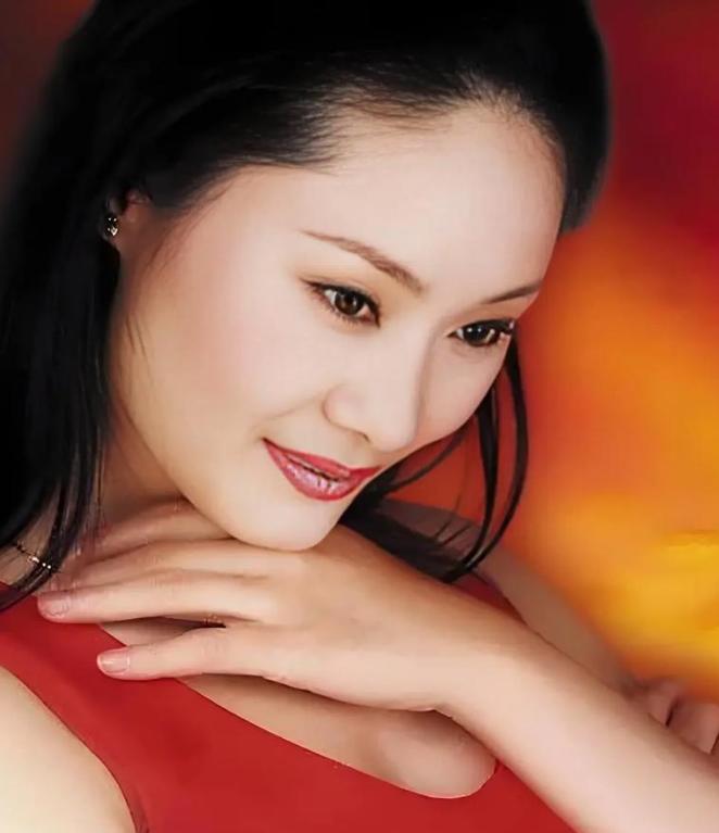 _59岁于文华现状：与丈夫住农村，穿着朴素赶大集，享受田园生活_59岁于文华现状：与丈夫住农村，穿着朴素赶大集，享受田园生活