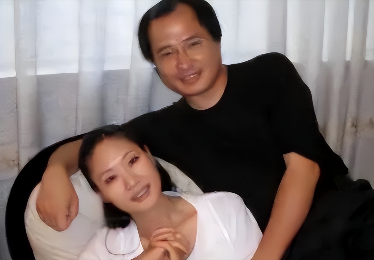 59岁于文华现状：与丈夫住农村，穿着朴素赶大集，享受田园生活_59岁于文华现状：与丈夫住农村，穿着朴素赶大集，享受田园生活_