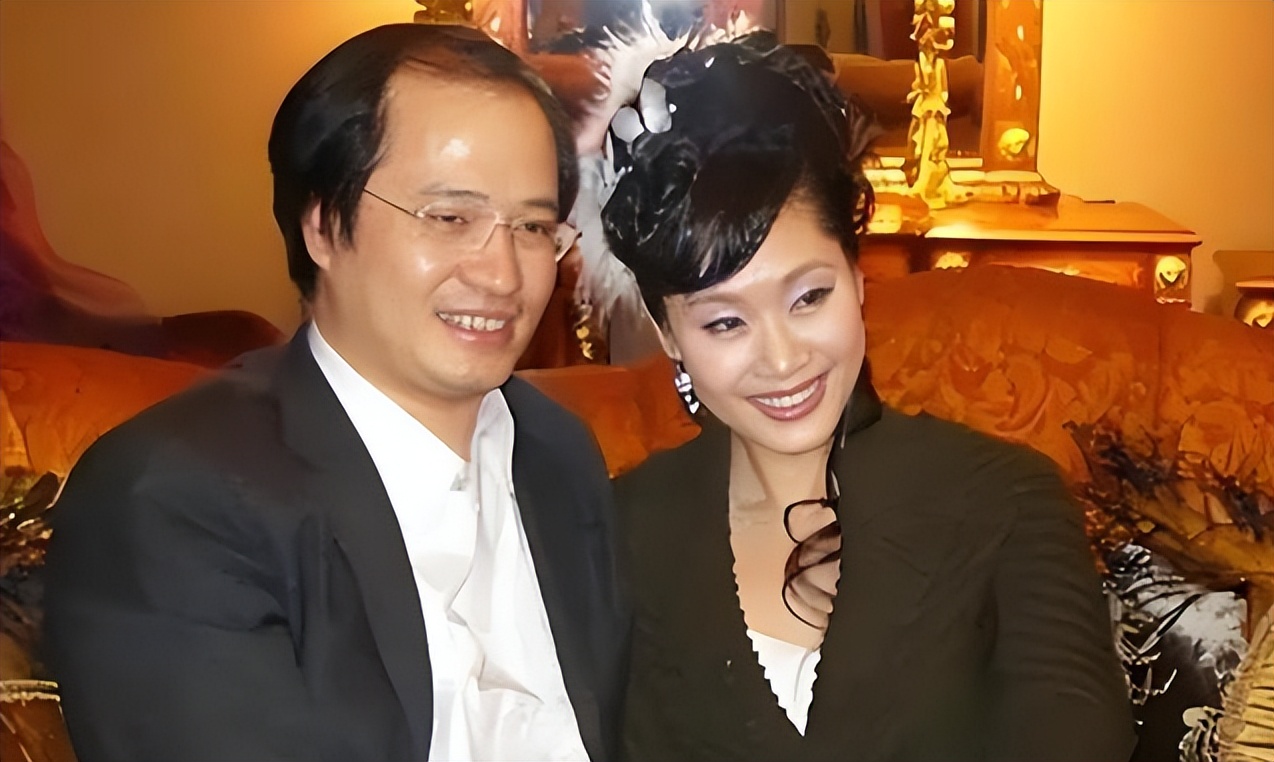 59岁于文华现状：与丈夫住农村，穿着朴素赶大集，享受田园生活_59岁于文华现状：与丈夫住农村，穿着朴素赶大集，享受田园生活_