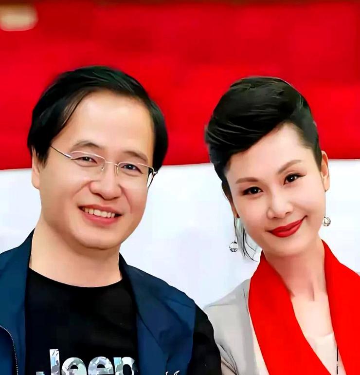 59岁于文华现状：与丈夫住农村，穿着朴素赶大集，享受田园生活__59岁于文华现状：与丈夫住农村，穿着朴素赶大集，享受田园生活