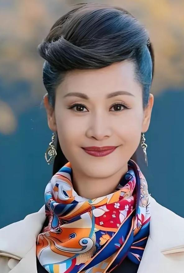 59岁于文华现状：与丈夫住农村，穿着朴素赶大集，享受田园生活_59岁于文华现状：与丈夫住农村，穿着朴素赶大集，享受田园生活_