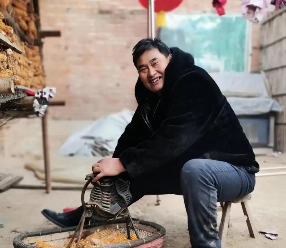 _59岁于文华现状：与丈夫住农村，穿着朴素赶大集，享受田园生活_59岁于文华现状：与丈夫住农村，穿着朴素赶大集，享受田园生活