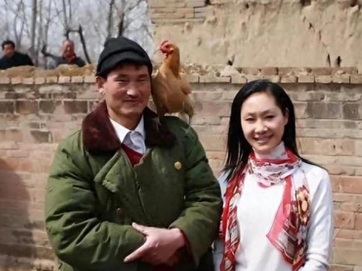 59岁于文华现状：与丈夫住农村，穿着朴素赶大集，享受田园生活__59岁于文华现状：与丈夫住农村，穿着朴素赶大集，享受田园生活