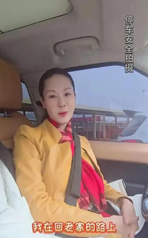 59岁于文华现状：与丈夫住农村，穿着朴素赶大集，享受田园生活_59岁于文华现状：与丈夫住农村，穿着朴素赶大集，享受田园生活_