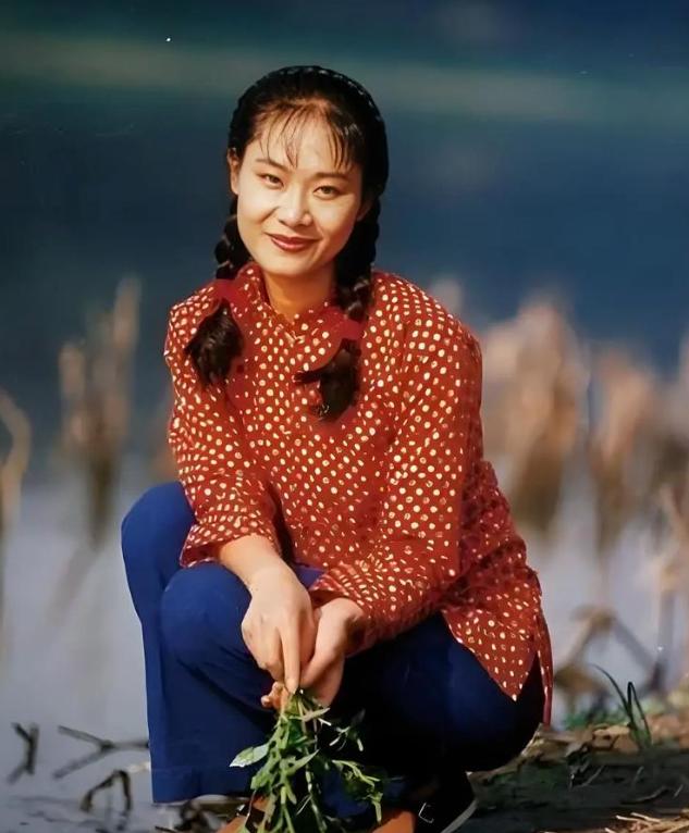 59岁于文华现状：与丈夫住农村，穿着朴素赶大集，享受田园生活_59岁于文华现状：与丈夫住农村，穿着朴素赶大集，享受田园生活_