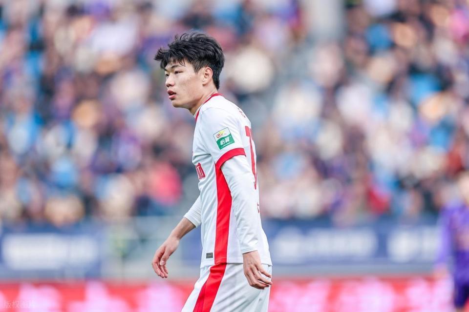 突如其来！鲁能或彻底放弃签约贺一然？史松宸伤愈归来进入一线队__突如其来！鲁能或彻底放弃签约贺一然？史松宸伤愈归来进入一线队