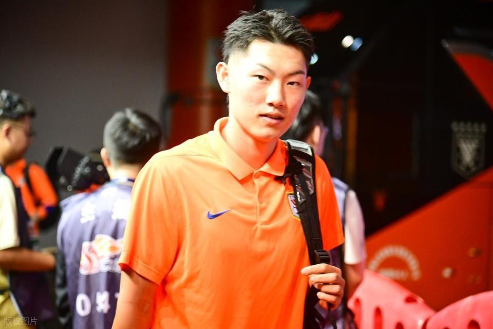 突如其来！鲁能或彻底放弃签约贺一然？史松宸伤愈归来进入一线队_突如其来！鲁能或彻底放弃签约贺一然？史松宸伤愈归来进入一线队_