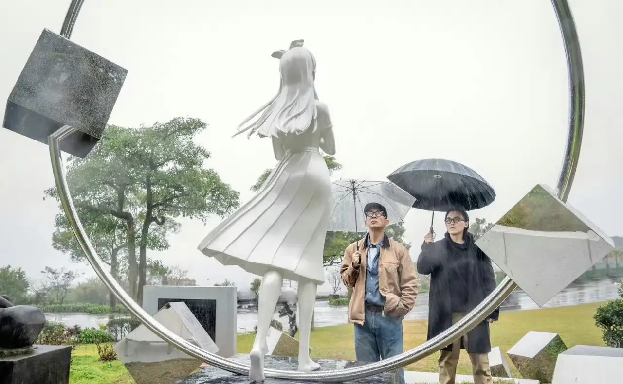 大S周年祭成闹剧:雕像翻车、小S狂笑不合时宜、儿女缺席令人寒心_大S周年祭成闹剧:雕像翻车、小S狂笑不合时宜、儿女缺席令人寒心_