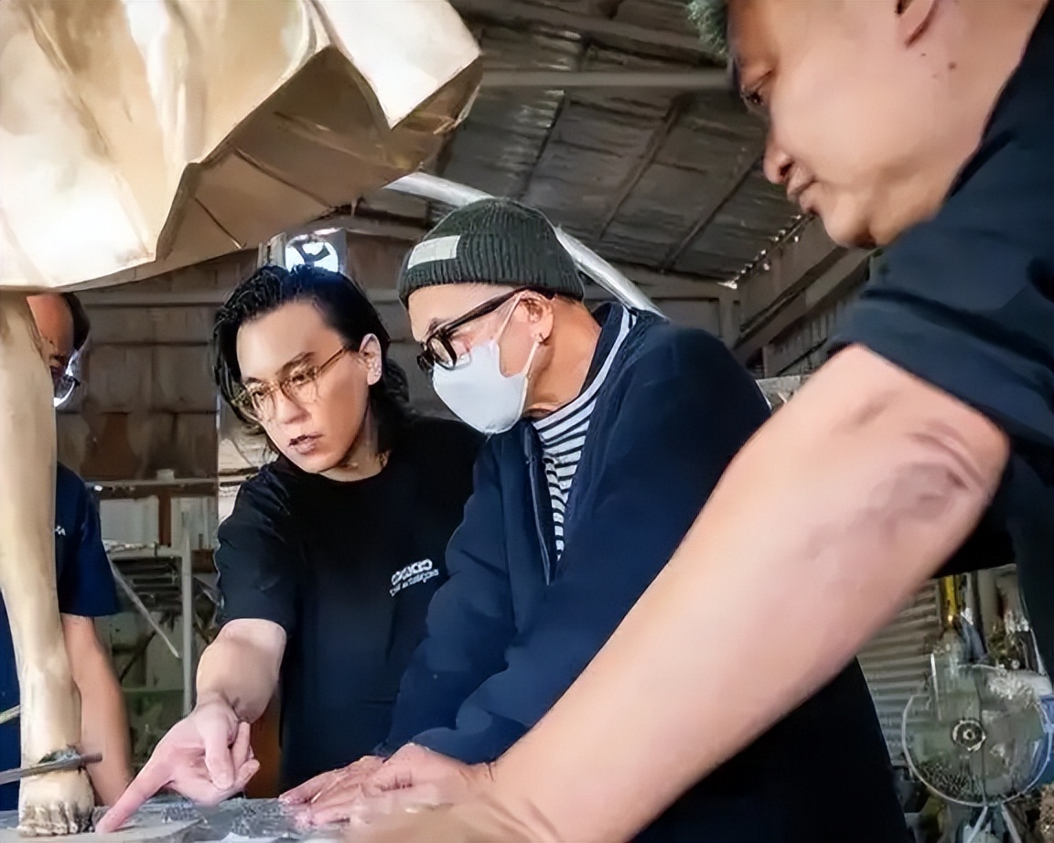 _大S周年祭成闹剧:雕像翻车、小S狂笑不合时宜、儿女缺席令人寒心_大S周年祭成闹剧:雕像翻车、小S狂笑不合时宜、儿女缺席令人寒心