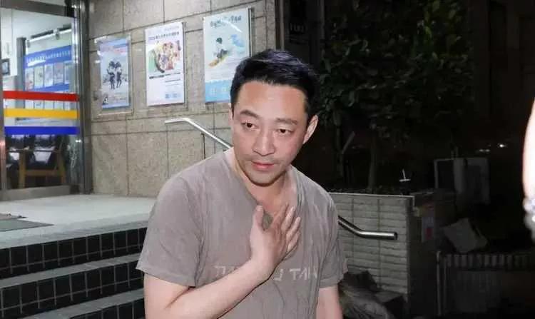 大S周年祭成闹剧:雕像翻车、小S狂笑不合时宜、儿女缺席令人寒心__大S周年祭成闹剧:雕像翻车、小S狂笑不合时宜、儿女缺席令人寒心