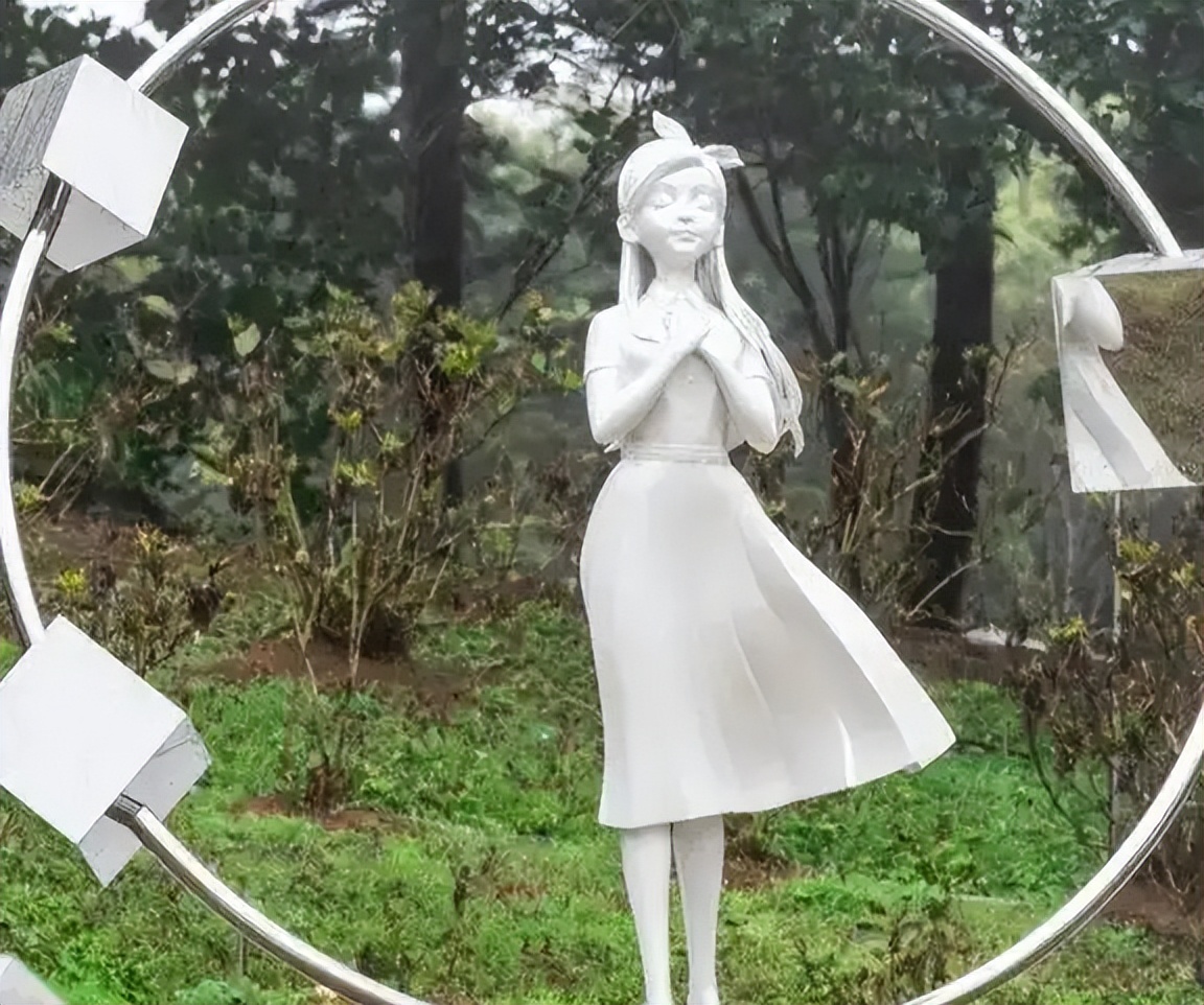 大S周年祭成闹剧:雕像翻车、小S狂笑不合时宜、儿女缺席令人寒心__大S周年祭成闹剧:雕像翻车、小S狂笑不合时宜、儿女缺席令人寒心