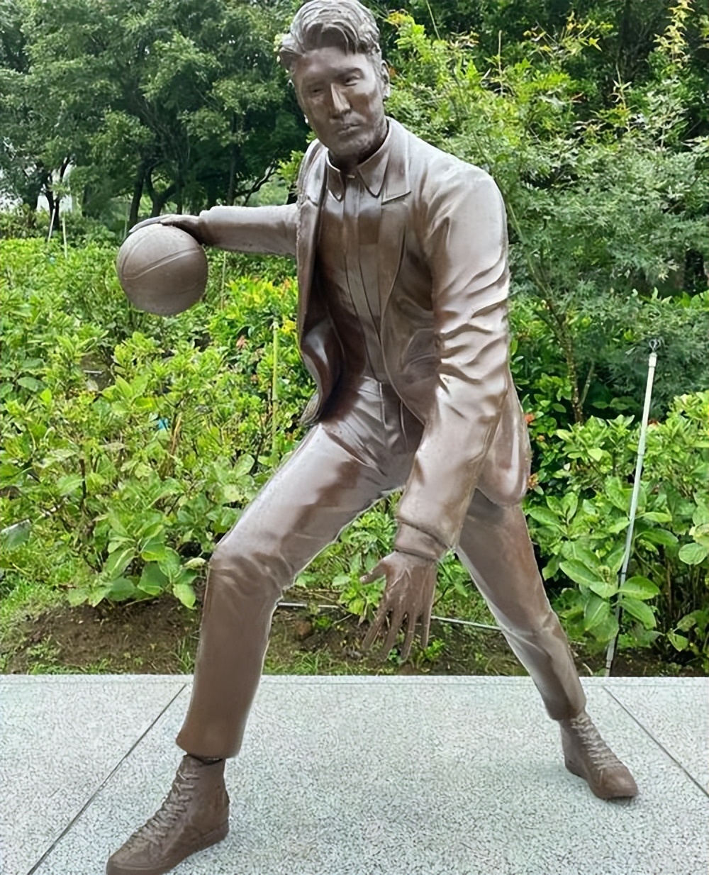 大S周年祭成闹剧:雕像翻车、小S狂笑不合时宜、儿女缺席令人寒心__大S周年祭成闹剧:雕像翻车、小S狂笑不合时宜、儿女缺席令人寒心