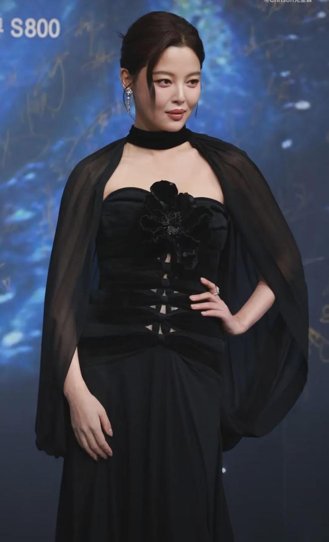 杨紫微博之夜红毯__杨紫戛纳红毯