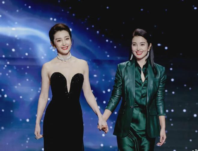 _杨紫微博之夜红毯_杨紫戛纳红毯