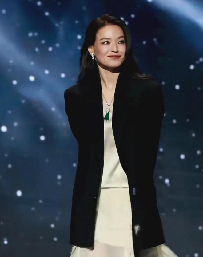 _杨紫戛纳红毯_杨紫微博之夜红毯